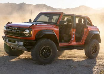 Η Ford ανακαλεί 566.000 Bronco λόγω κινδύνου φωτιάς στον κινητήρα