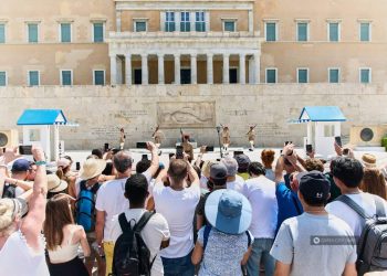 Καύσωνας: Στους 43°C το θερμόμετρο με απαγόρευση εργασιών και συναγερμό