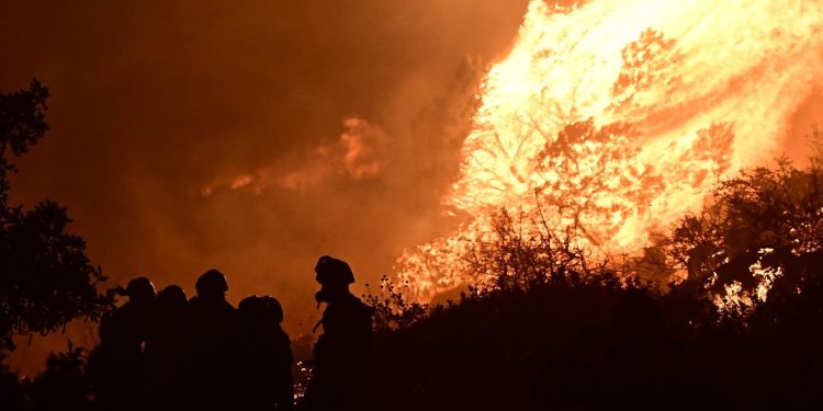 Ανεξέλεγκτη πυρκαγιά στο Πόρτο Γερμενό: Εκτιμήσεις για δεκάδες καμένα σπίτια