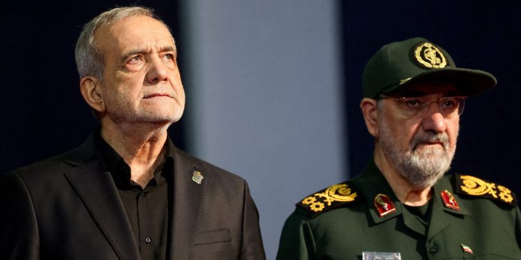 Η Τεχεράνη απειλεί με σεισμικά αντίποινα για τις αμερικανικές κυρώσεις