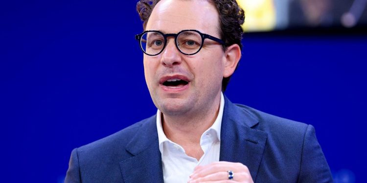Ντάριο Αμοντέι: Μόνο πραγματικά επιτεύγματα θα κάμψουν τη δυσπιστία για την ΤΝ