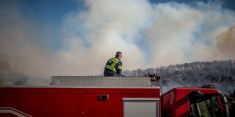 Πυροσβεστικό Σώμα: Μάχη με δεκάδες πύρινα μέτωπα στη χώρα