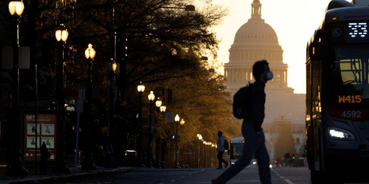 Στα 40 τρισ. δολάρια το αμερικανικό χρέος με εκτόξευση επιτοκίων